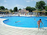 Akvaten - sportsko rekreativni centar sa bazenom - Alibunar 